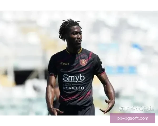 弗兰克里贝里退役后正式加盟萨勒尼塔纳担任教练组成员