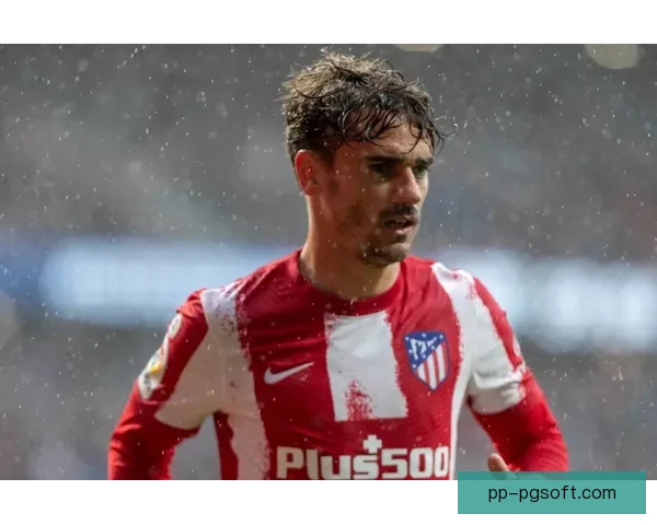 维尼修斯马德里市中心晒时尚大片展现独特魅力风采