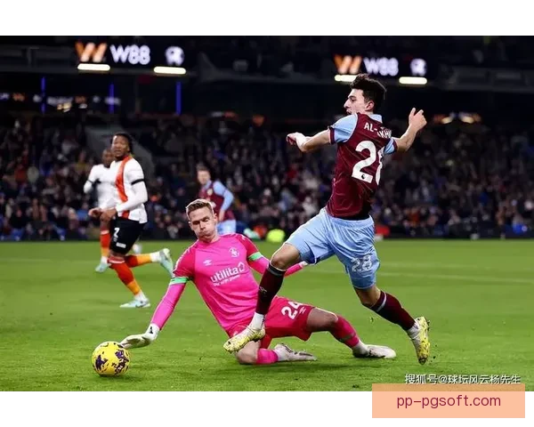 道蒂在卢顿左路精准传中连续威胁对方防线制造多次得分良机